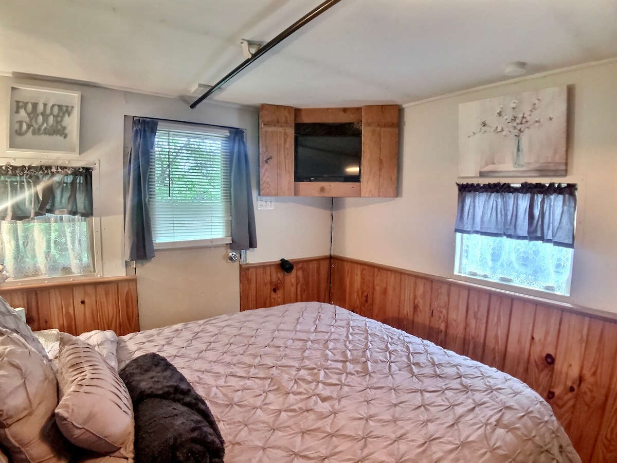 Caboose 101 — Wagon de Queue avec Jacuzzi — photo 1