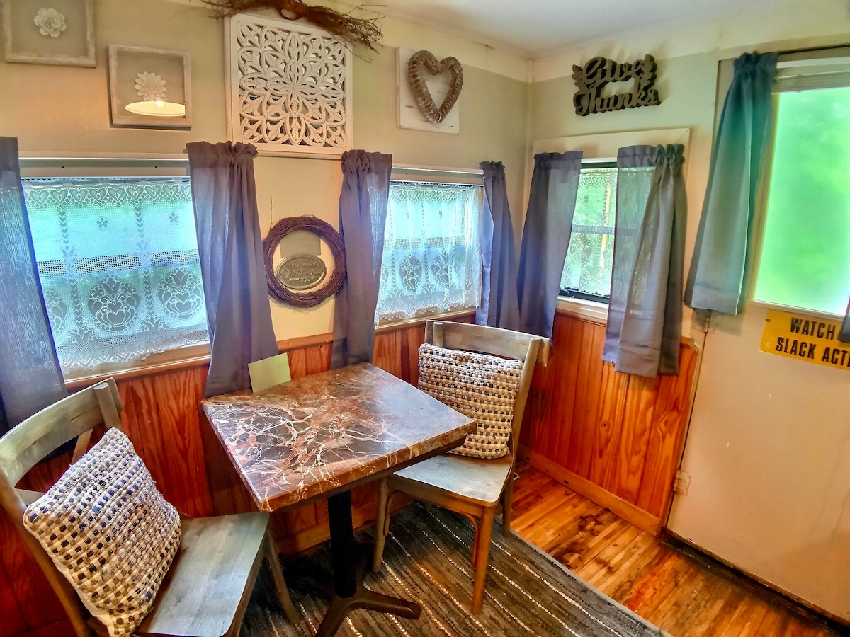 Caboose 101 — Wagon de Queue avec Jacuzzi — photo 4