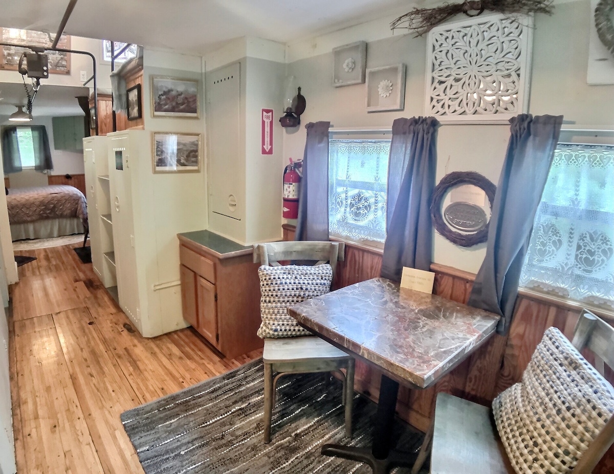 Caboose 101 — Wagon de Queue avec Jacuzzi — photo 9