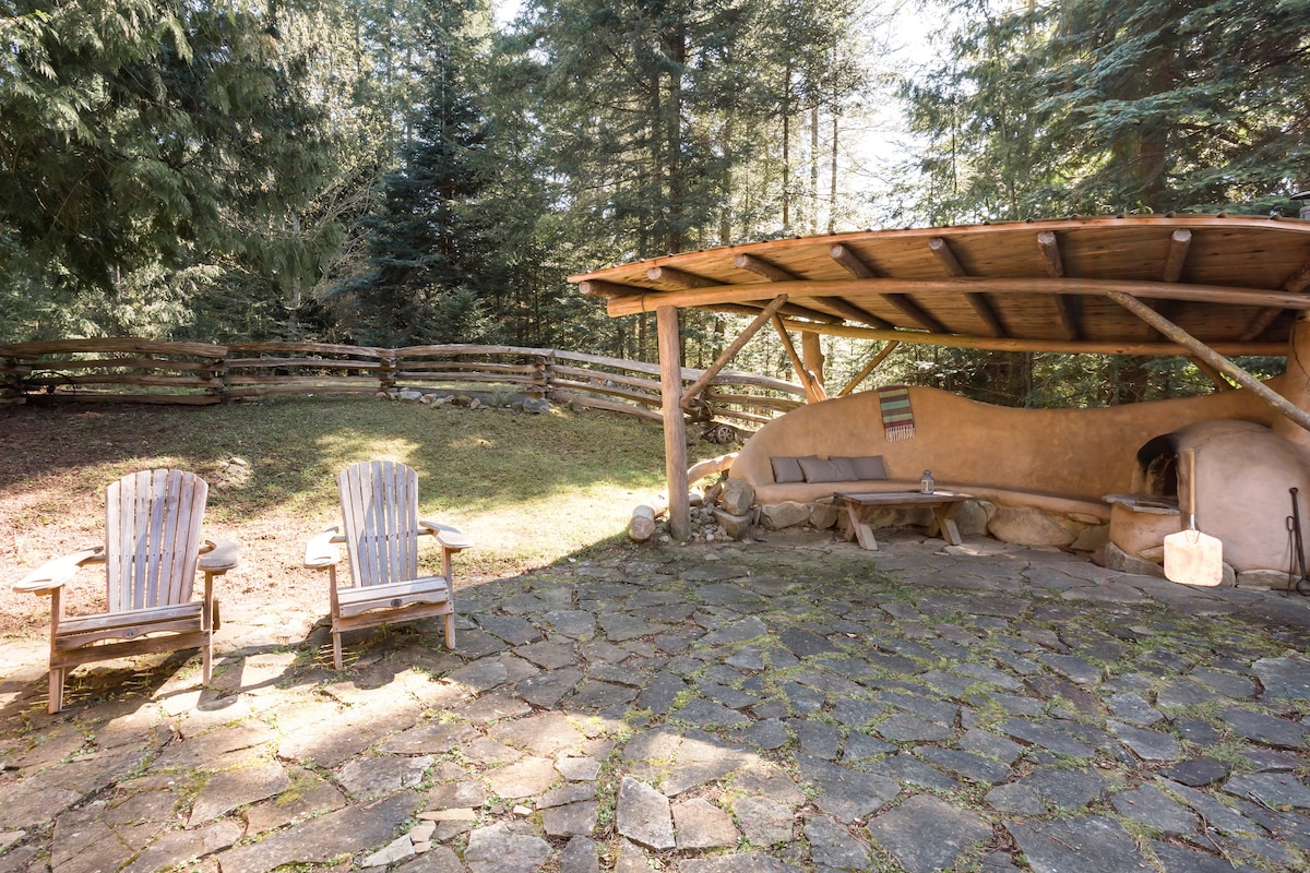 Cob Cottage — Maison en Terre Sculptée — photo 8
