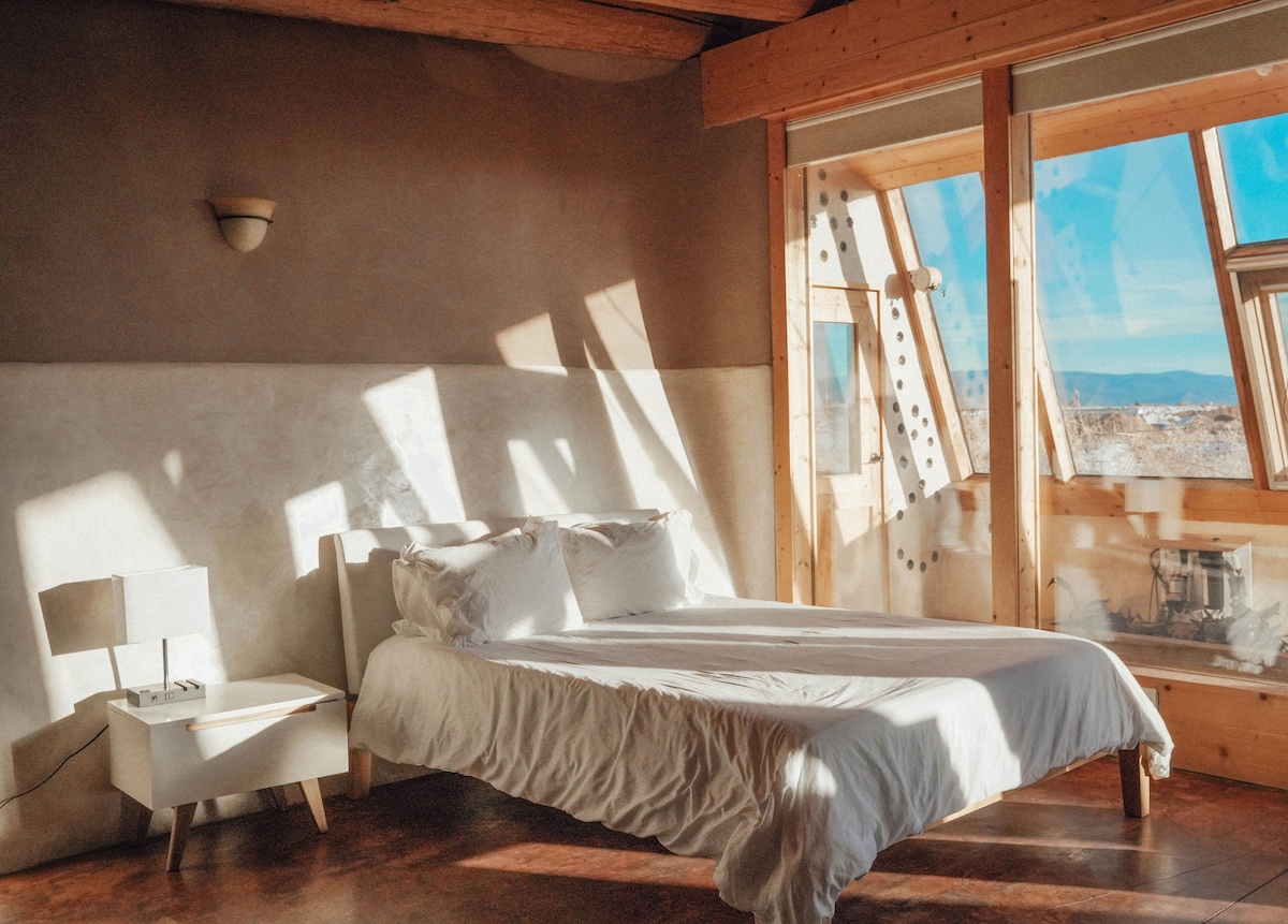 Taos Mesa Studio Earthship — photo 1