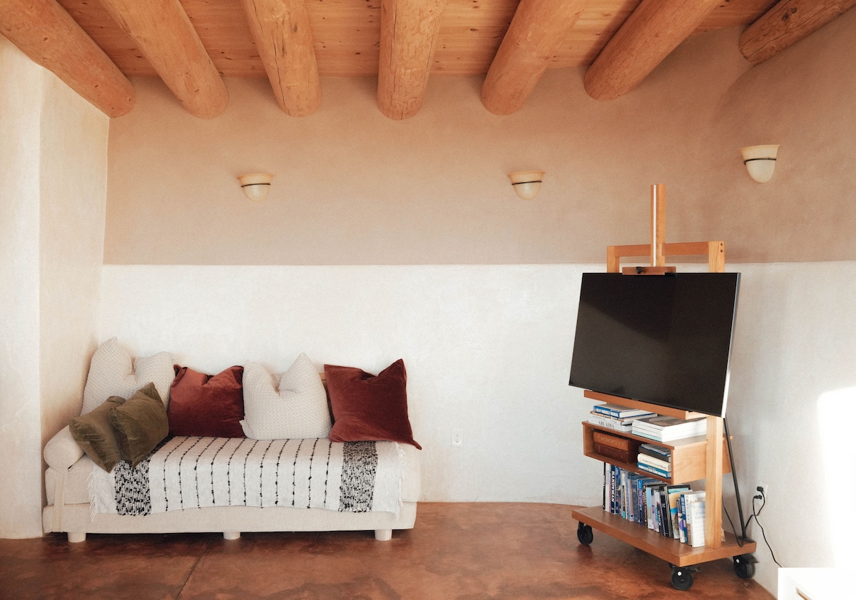 Taos Mesa Studio Earthship — photo 2