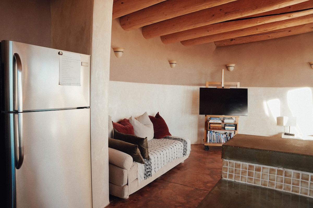 Taos Mesa Studio Earthship — photo 3