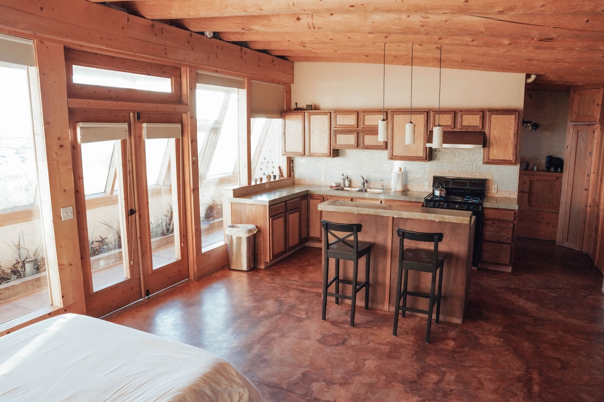Taos Mesa Studio Earthship — photo 5